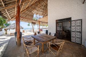 Beachfront Villa Hideaway ZanzibarHouses