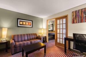 King Suite with Sofa Bed - Non-Smoking room in Best Western Germantown Inn