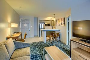 One-Bedroom King Suite room in Staybridge Suites South Bend – University Area an IHG Hotel