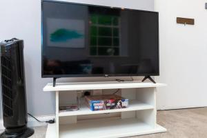 Central Brighton Flat, Contractors, Family, Business