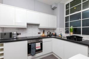 Central Brighton Flat, Contractors, Family, Business