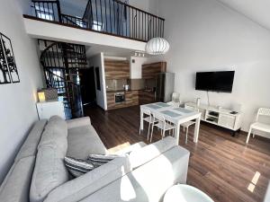 Apartamenty Bałtyckie - Bulwar Portowy - widok na port, centrum, najlepsza lokalizacja w Ustce - 3hvězdičkové hotely ve městě Ustka