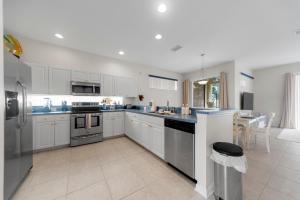 Lakeview Family Haven in Kissimmee - Heated Pool & Scenic Views