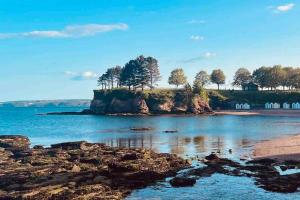 Chelston Grange Torquay Near the Beach with Private Garden & Parking