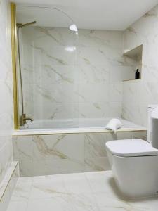 Chelston Grange Torquay Near the Beach with Private Garden & Parking