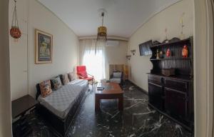 Like HomeRetro Central Apartment