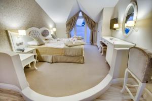 Pinehill Hotel & Suites