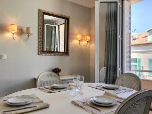 Nestor&Jeeves - PALAIS MASSENA - pedestrian street, very close sea