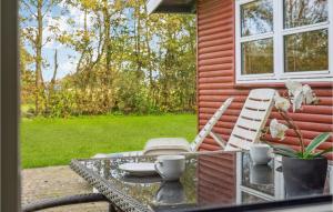 Cozy Home In Vinderup With Kitchen