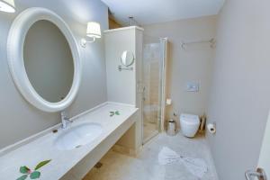 Pinehill Hotel & Suites