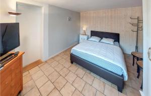 Amazing Home In Talmont-Saint-Hilaire