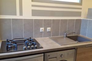 Appartements Studio climatise avec terrasse, fibre et Wi FI . : photos des chambres