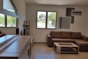 Appartements Studio climatise avec terrasse, fibre et Wi FI . : photos des chambres