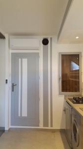 Studio climatisé avec terrasse, fibre et Wi FI .