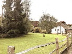 Pass the Keys The Granary the perfect Country Cottage all year - Smarden