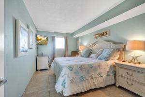 Spacious Oceanfront Condo - Bay Watch 1138