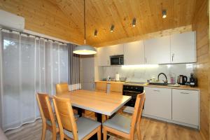 Całoroczny drewniany domek Superior i apartamenty Eko-oaza w Krynica Morska-Piaski