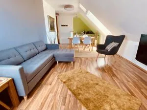 CASA REHSE I Modernes Apartment I 24h-Self-Check-in I kostenlos Parken & WLAN I Smart&Kabel-TV I ÖPNV - Klettbach