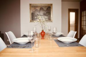 CASA REHSE I Modernes Apartment I 24h-Self-Check-in I kostenlos Parken & WLAN I Smart&Kabel-TV I ÖPNV