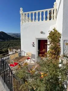 Rojo - An apartment with shared pool & hot tub with stunning views in Oria - Partaloa