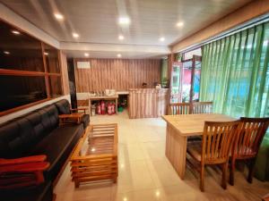 BroZ Nazom Retreat Gangtok