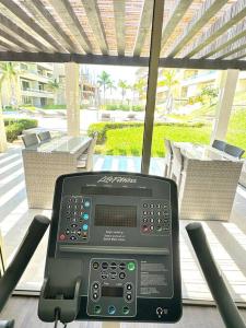 Charming 3 bedroom apt minutes from the beach