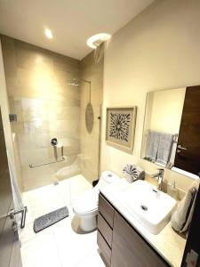 Charming 3 bedroom apt minutes from the beach