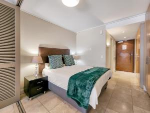 Soak up canal views, Walk to V&A Waterfront and CTICC