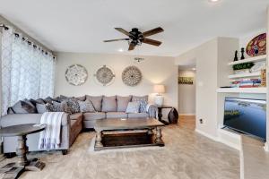 Pool and Dock Access Lakefront Hot Springs Condo!