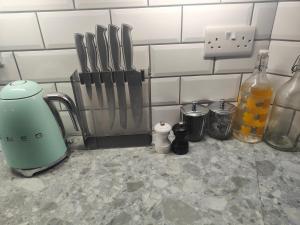 Self-contained flat, off street parking close to town and beach