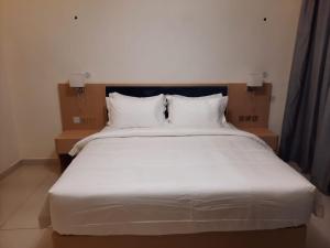 Season Inn Hotel Balad Sayt