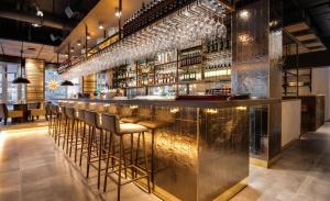 Apartment Sleeps 4 Near Shopping Street