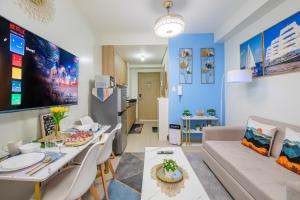 2 Side-by-Side P00L Front Condos, 6 Beds, 2 CR, 2 Kitchen at MOA