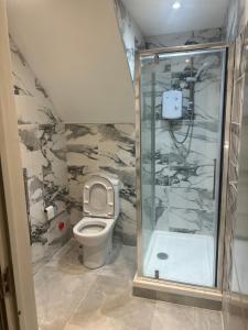 Large studio flat Uxbridge Road