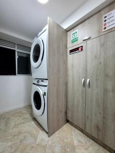 Modern High-Rise 22 Apartment with City View.