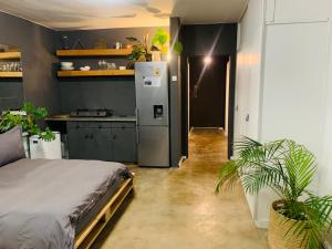 Sea view Batchelor apartment with Cinema room