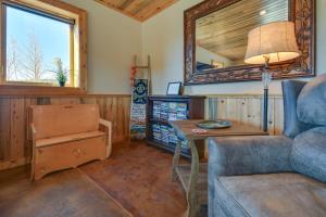 Cozy Alma Mountain Retreat Fireplace and Grill