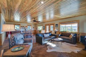 Cozy Alma Mountain Retreat Fireplace and Grill