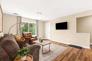 New! Comfy 1BR Upper Flat near Downtown Roseville