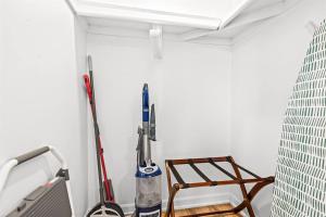 New! Comfy 1BR Upper Flat near Downtown Roseville