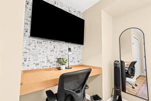 New! Comfy 1BR Upper Flat near Downtown Roseville