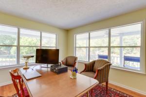 Spacious Murphy Home with Game Room and Fire Pit!