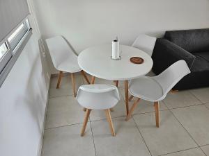 Monoambiente con Cochera Cubierta a 300m del Hospital Español y 15 cuadras del Estadio Único