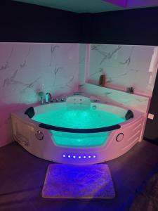Love hotels Chill & Love Bergerac : photos des chambres