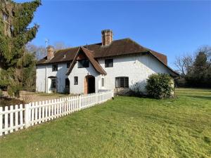 Chichester Retreat with Large Private Mature Garden