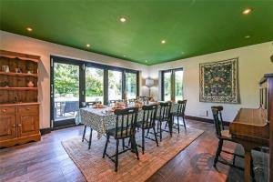 Chichester Retreat with Large Private Mature Garden