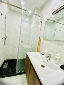 Quiet Top-Floor Studio by Med Faculty & Tram Lines