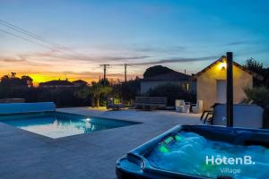 Maisons de vacances Les Lievres House Air-conditioned Relaxation Oasis with Pool & Jacuzzi : photos des chambres