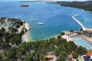 Family friendly apartments with a swimming pool Drage, Biograd - 5904 