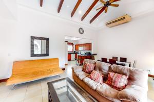 Macaw Oceans Club#20